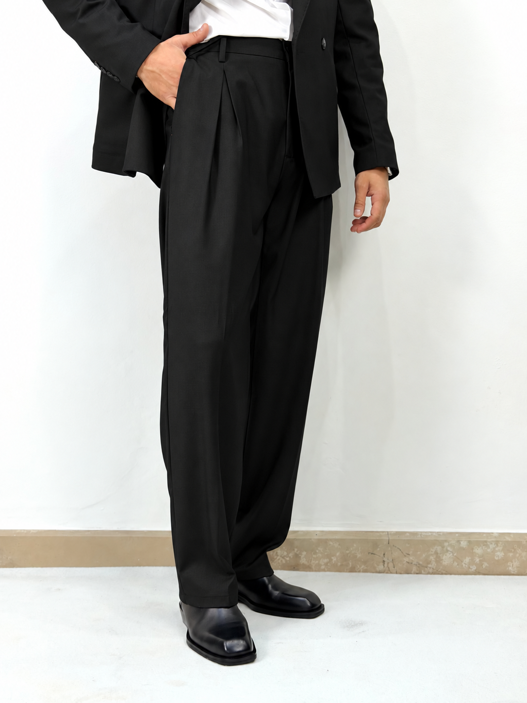 ABITO JAMES BOND