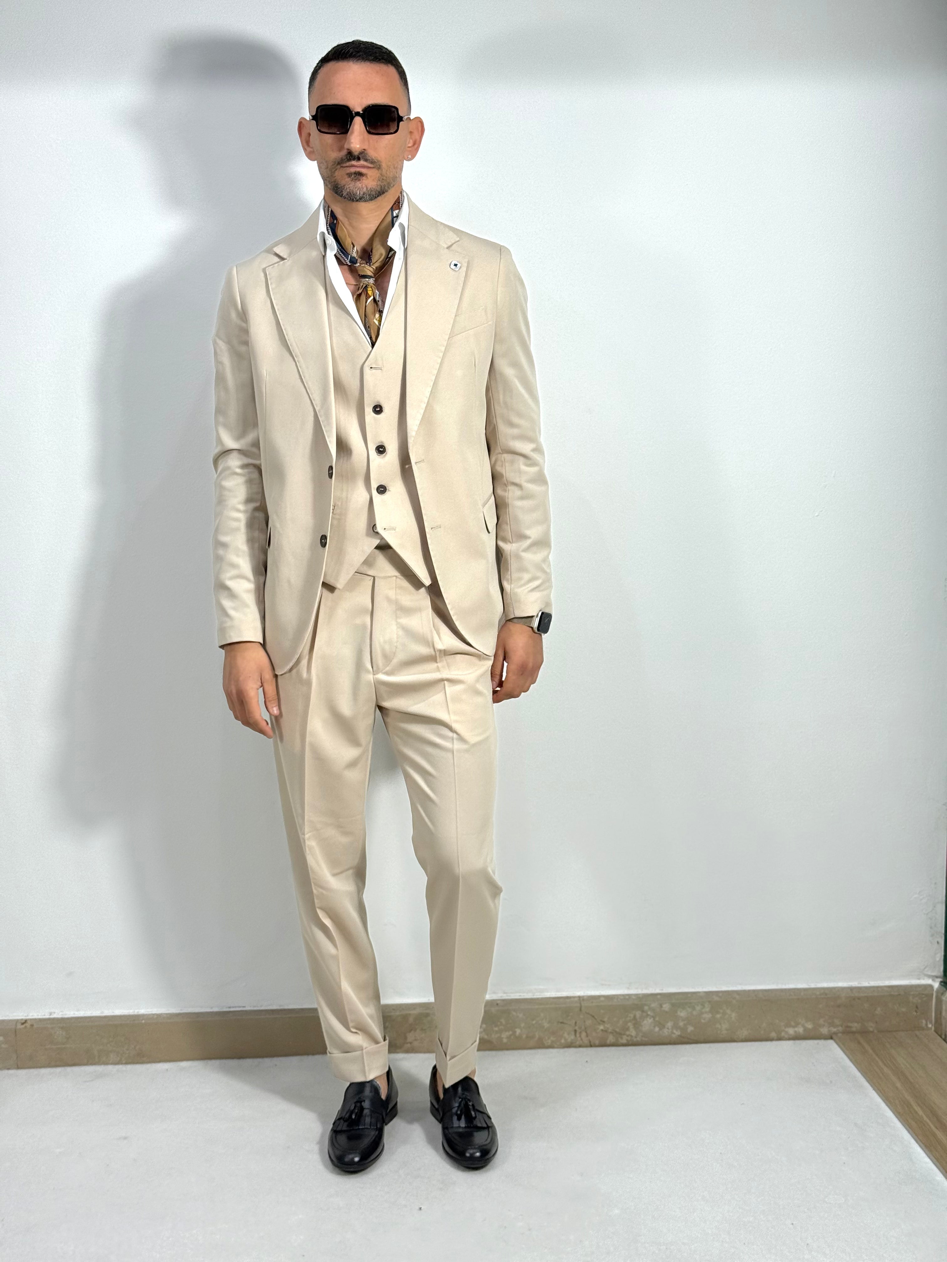 ABITO CON GILET