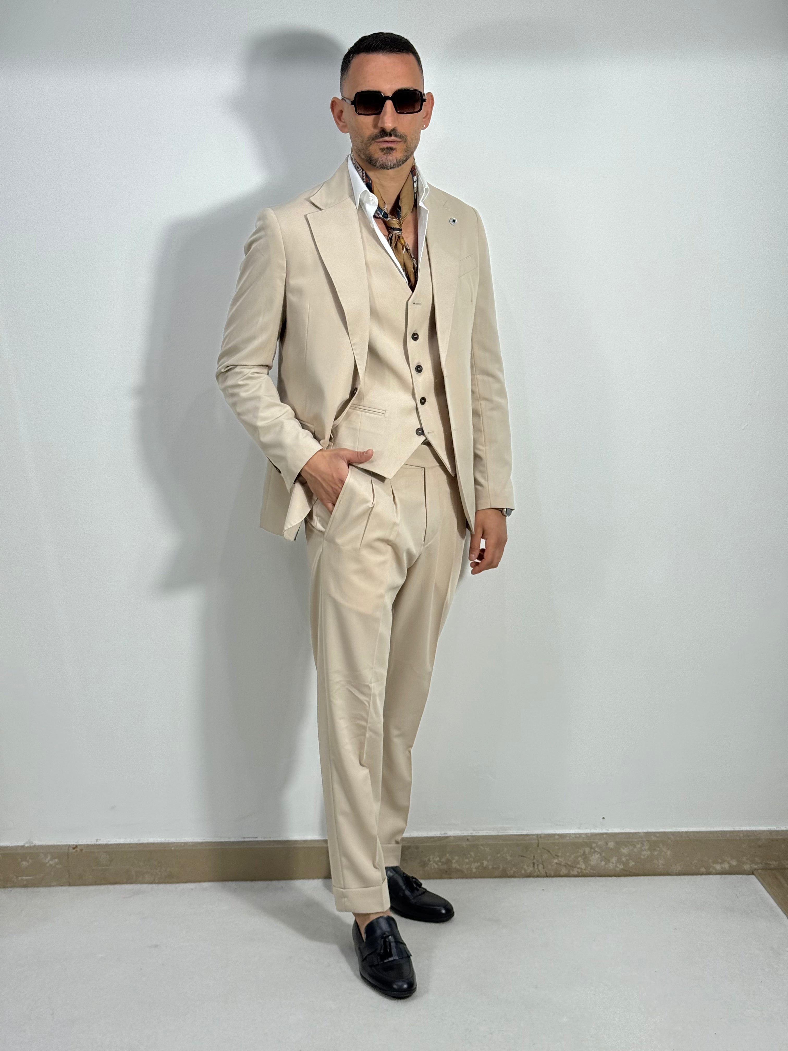 ABITO CON GILET