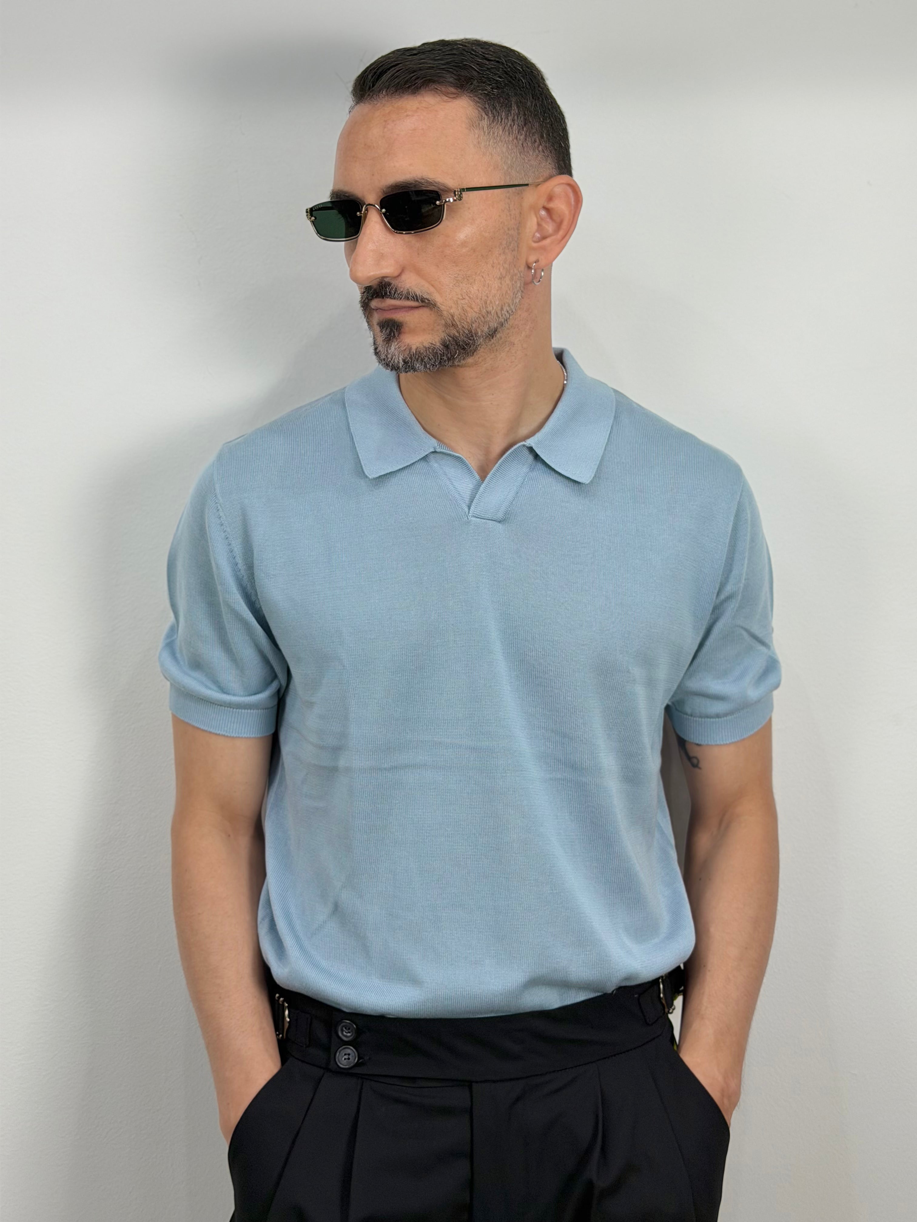 POLO CON COLLO SCOLLO A V