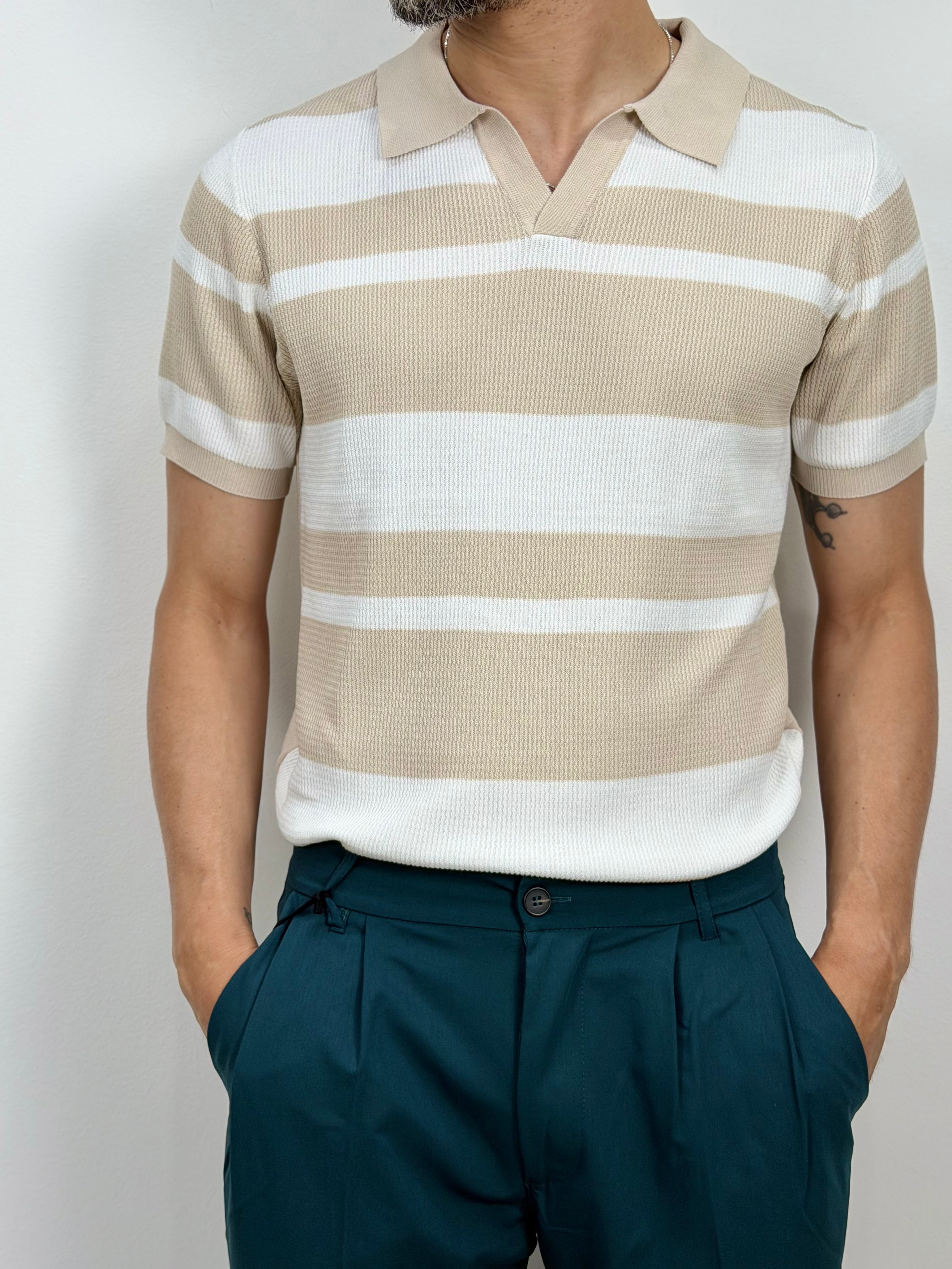 POLO SCOLLO A V RIGATA