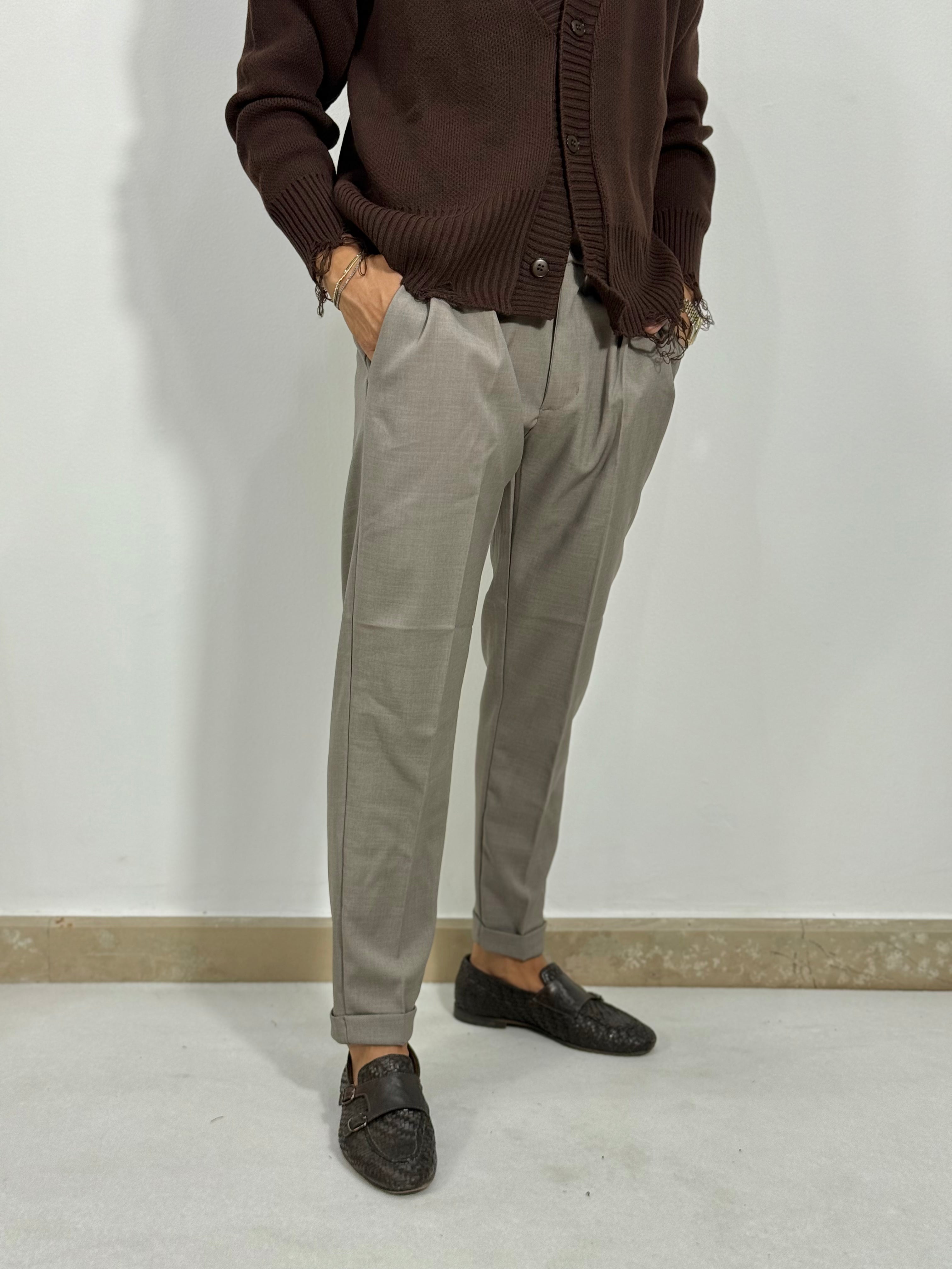 PANTALONI CHINOS STRUTTURATI