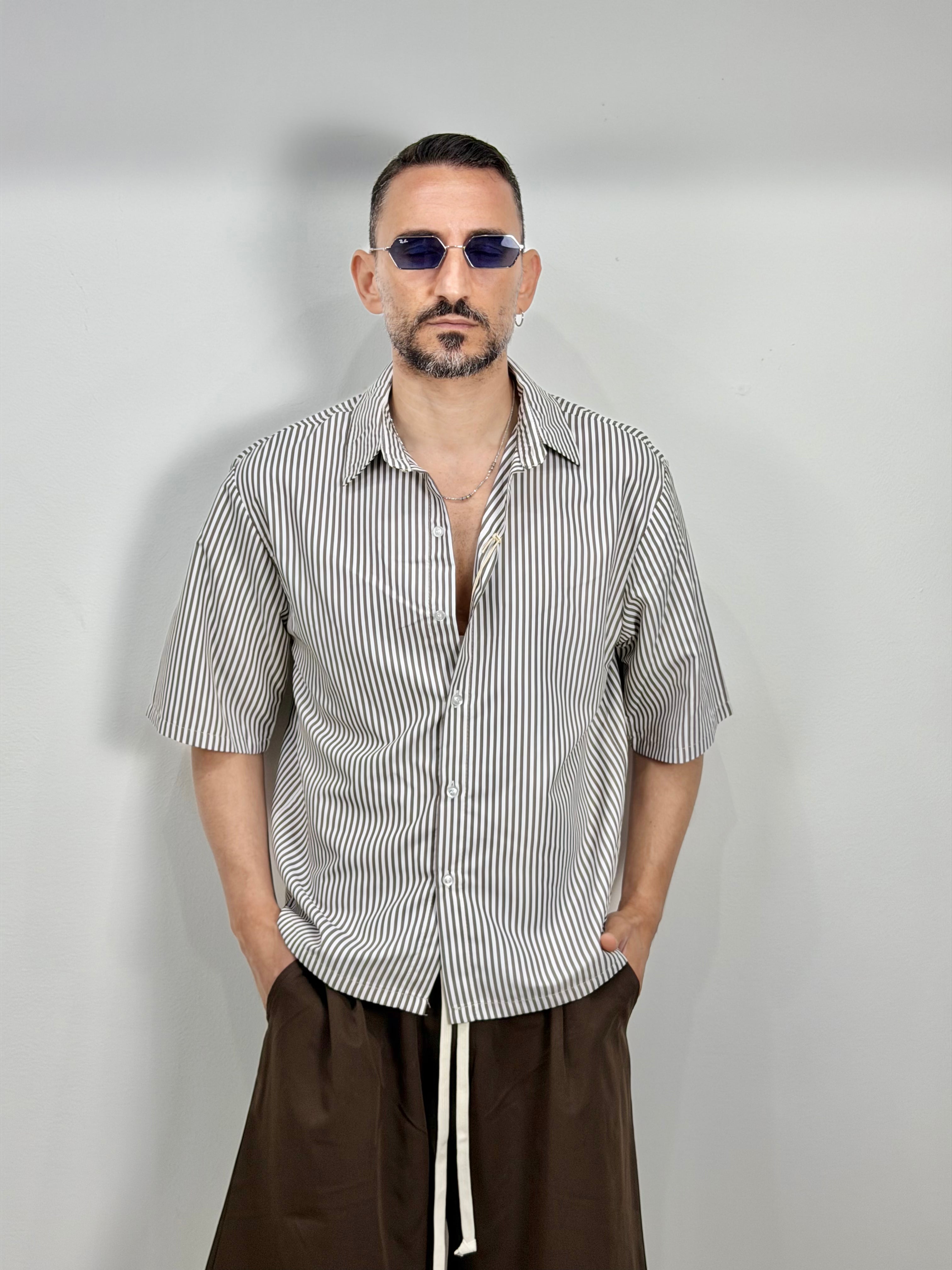 CAMICIA RIGA STRETTA MANICA CORTA