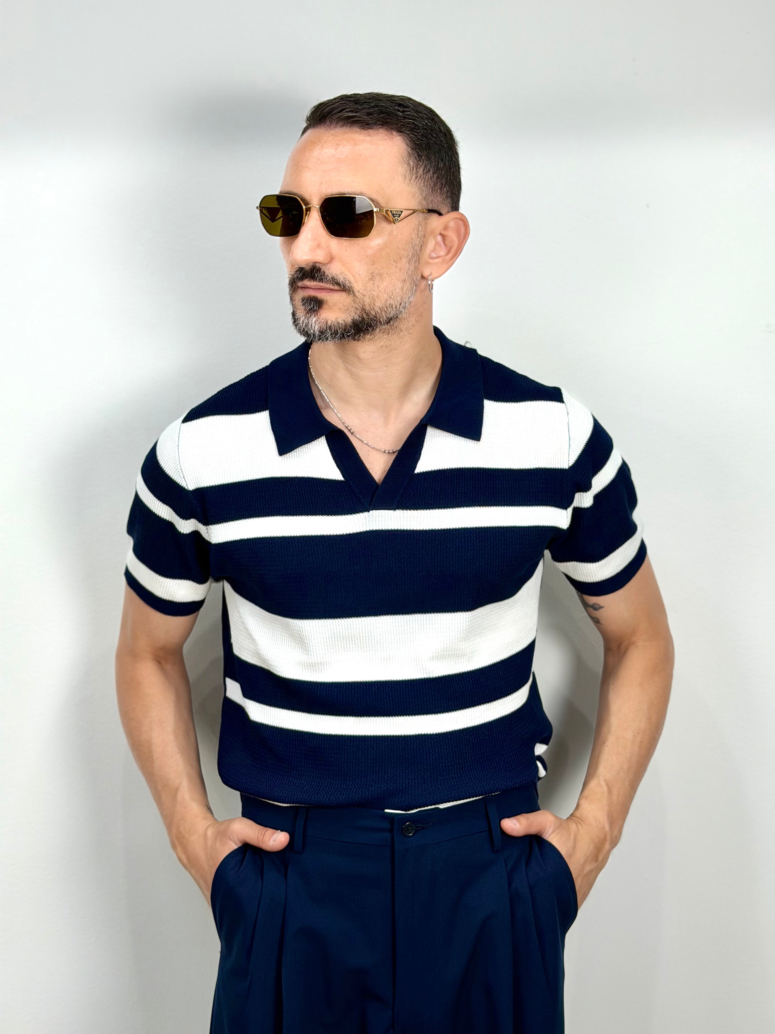 POLO SCOLLO A V RIGATA