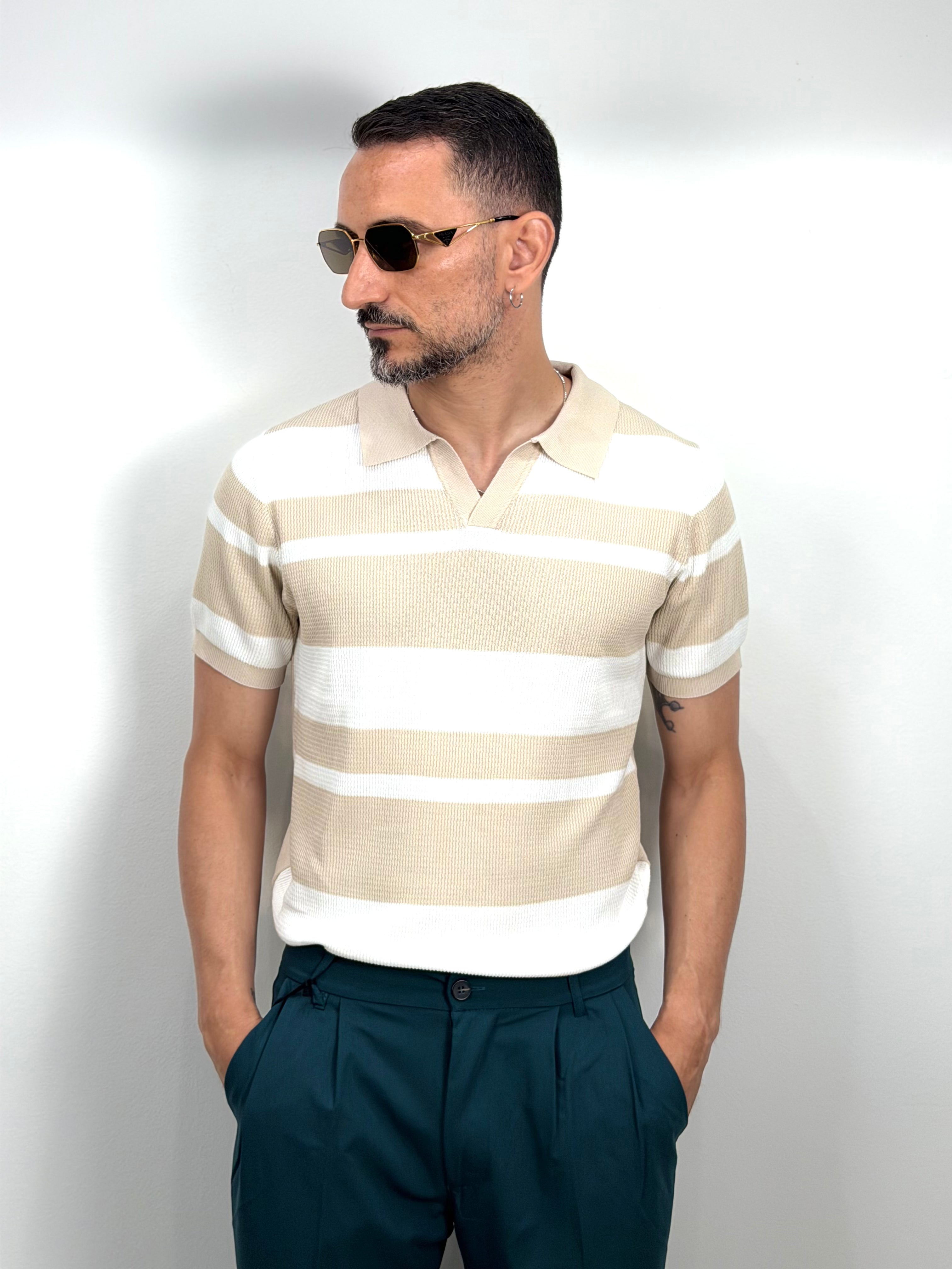 POLO SCOLLO A V RIGATA